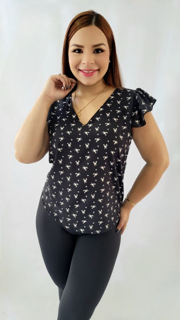 Aventurina Blusa Negra con puntos blancos